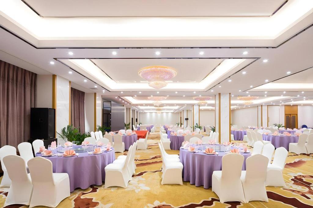 Expo Garden Hotel Kunming Esterno foto