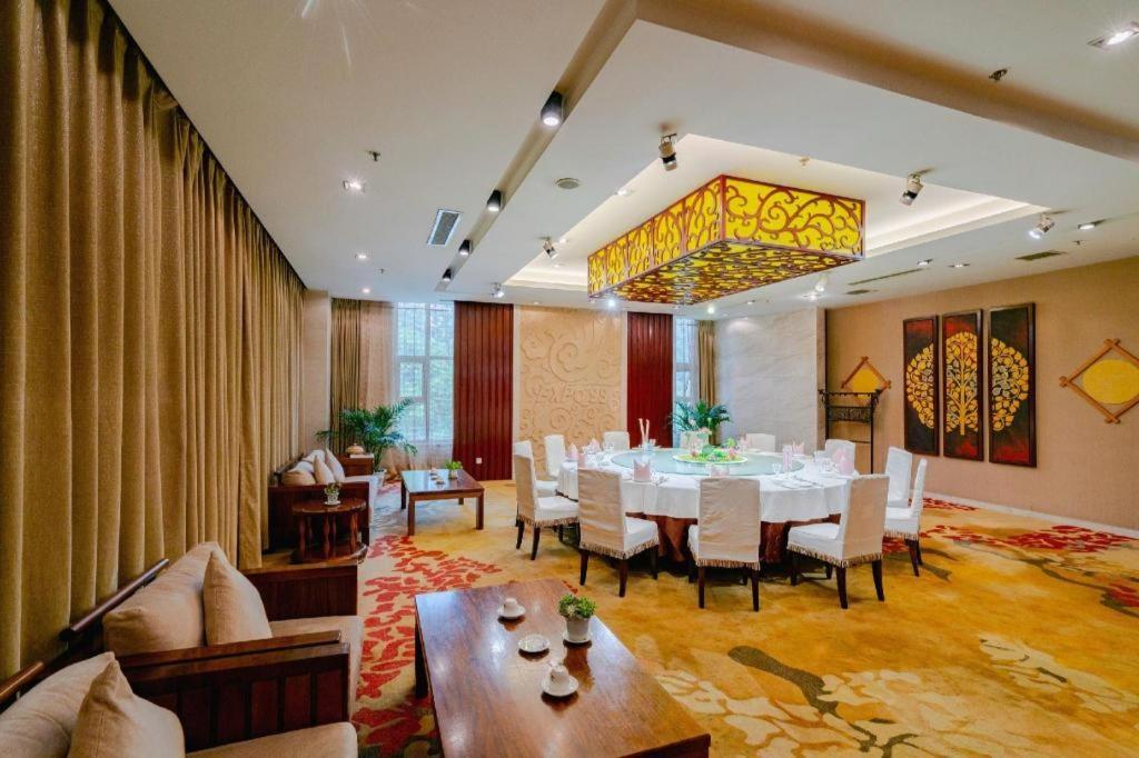 Expo Garden Hotel Kunming Esterno foto